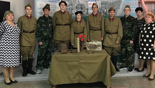 Поисковики передали в дар 7 поисковых находок с полей сражений 166-й стрелковой дивизии